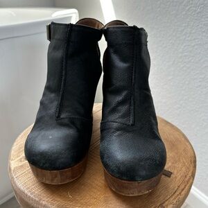 Freepeople clogs, size 38.5 in black.